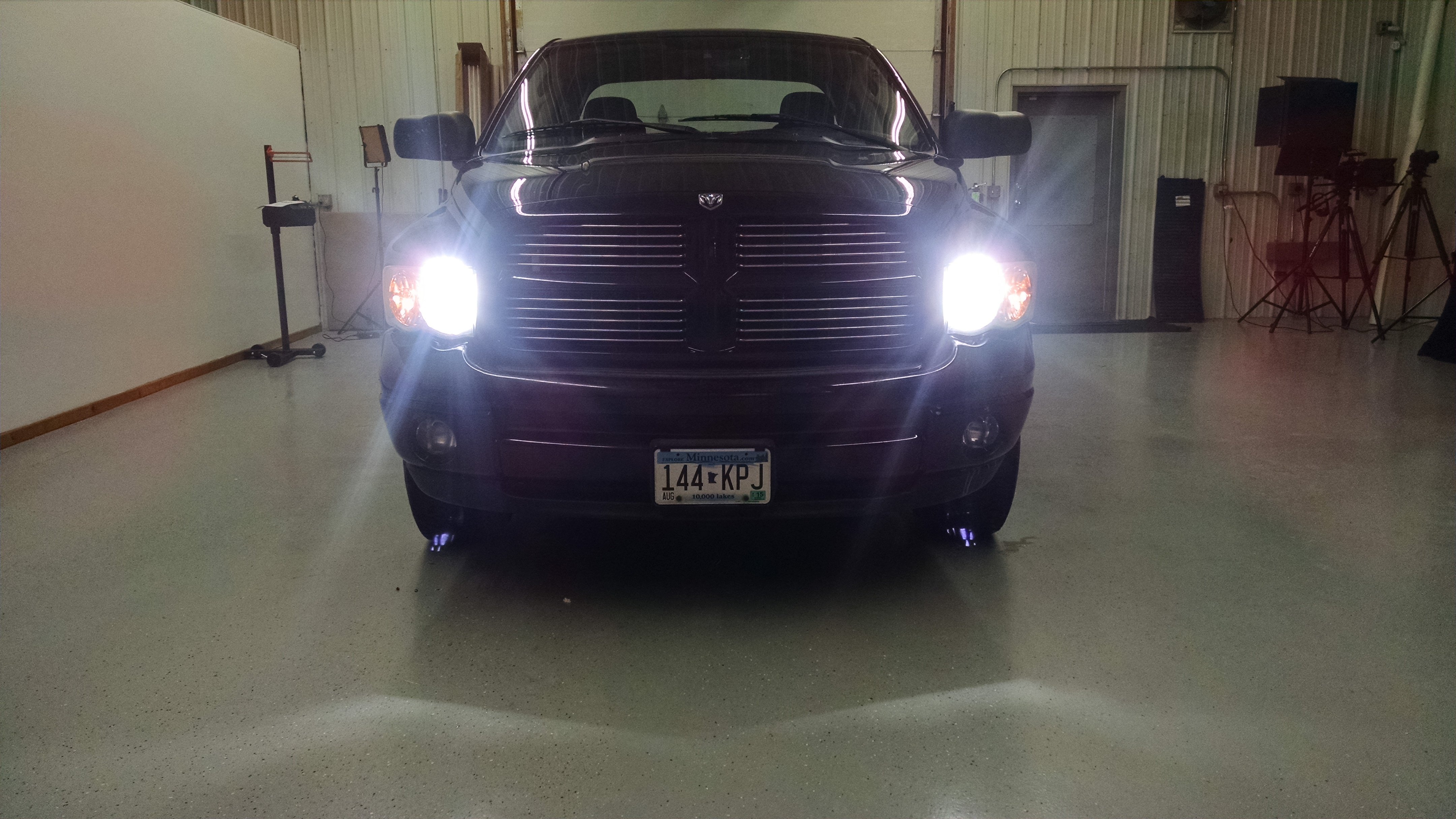 2004 dodge ram headlight replacement